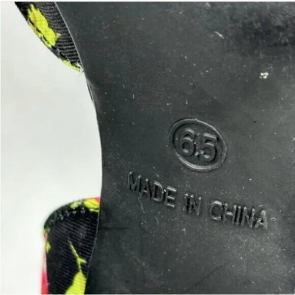 Betsey Johnson Hallye Floral Stiletto Heels with Poms Size 6.5 - Picture 5 of 12